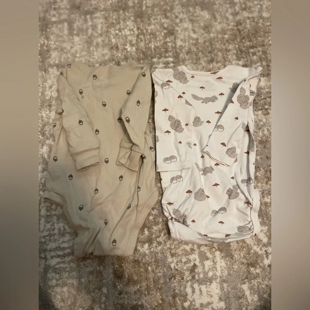 Carter's Beige and White Baby Bodysuit Set size 6M